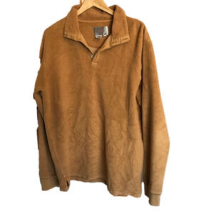 The Territory Ahead pullover men’s collared Henley shirt. Size LT.